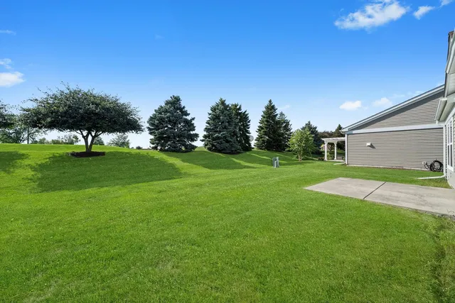 $335,000 | 621 Pleasant Drive, Shorewood, IL 60404