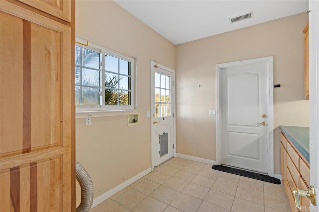 4904 Conejo Road Fallbrook, CA 92028 - Photo 52 of 72 Laundry/Mud Room