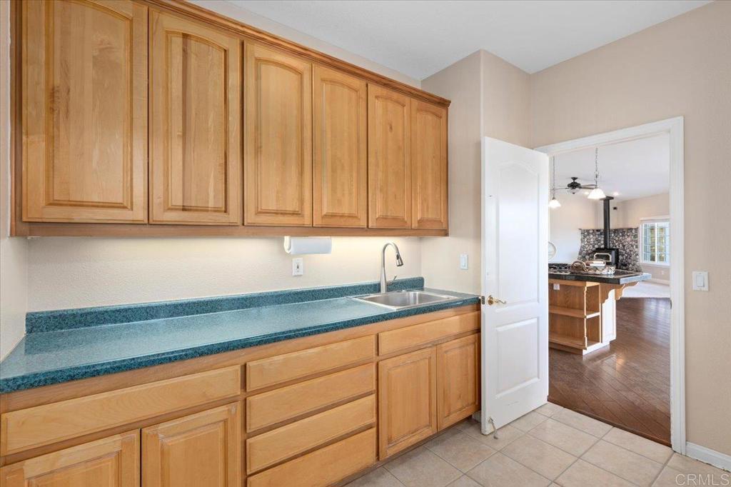 4904 Conejo Road Fallbrook, CA 92028 - Photo 53 of 72 Laundry/Mud Room