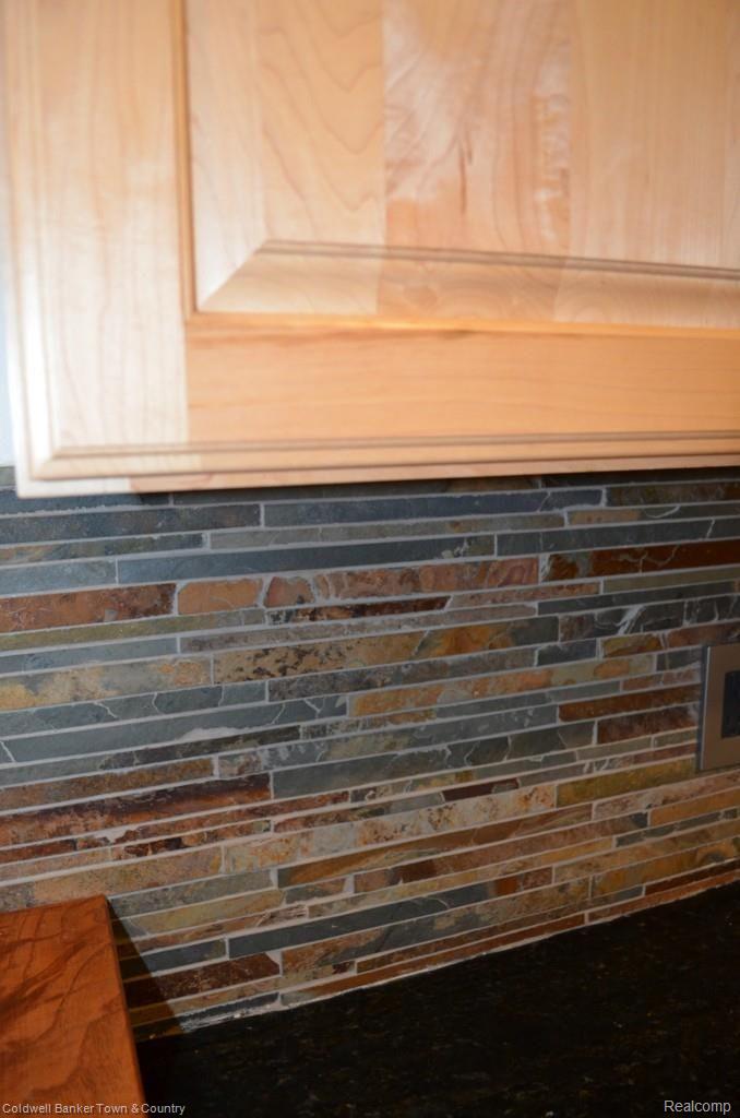 4997 Culver Road Brighton, MI 48114 - Photo 9 of 28 Beautiful Back Splash and Cabinets