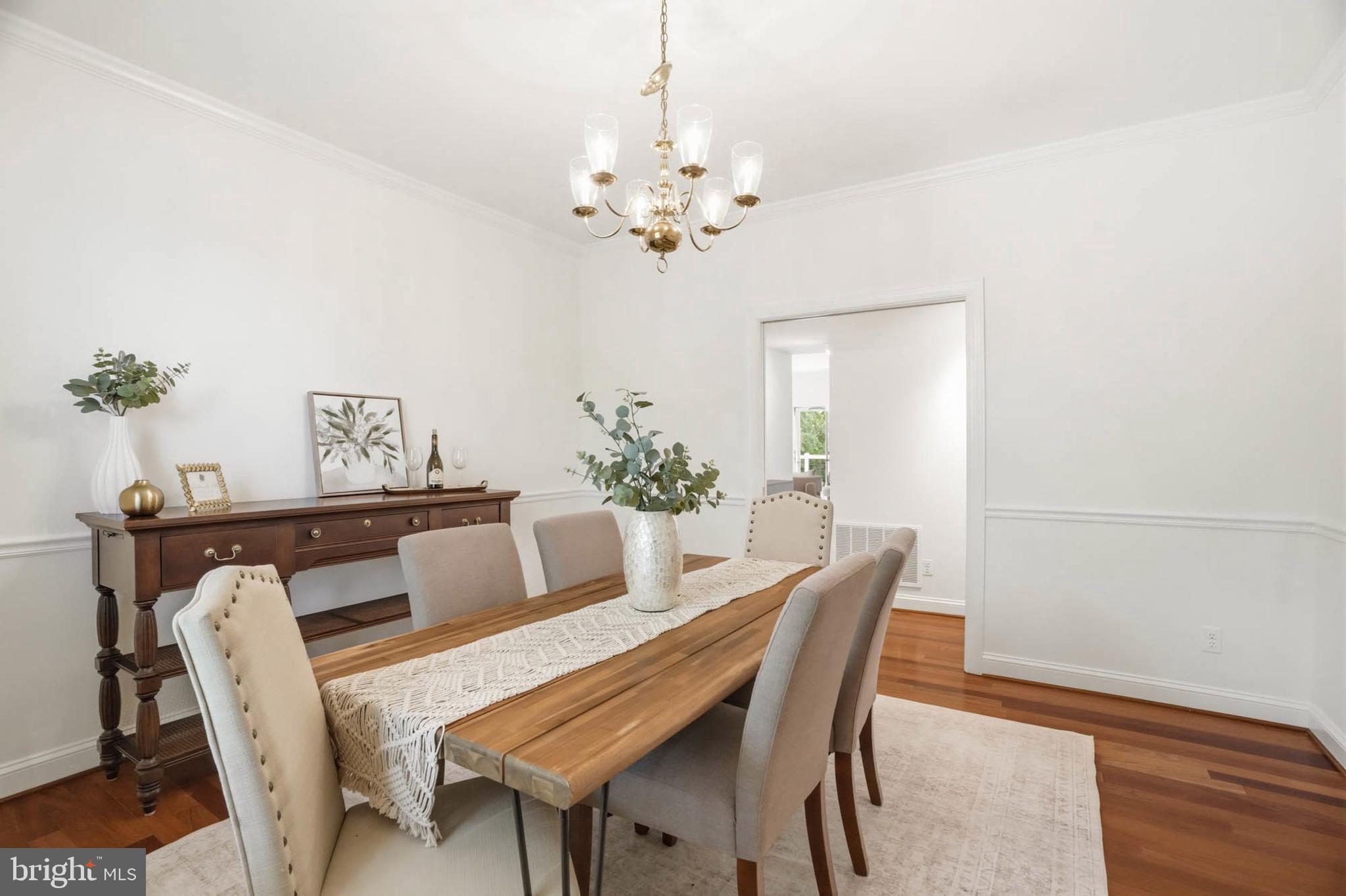11 Devon Hill Road, Unit B8 Baltimore, MD 21210 - Photo 3 of 34 Dining Area