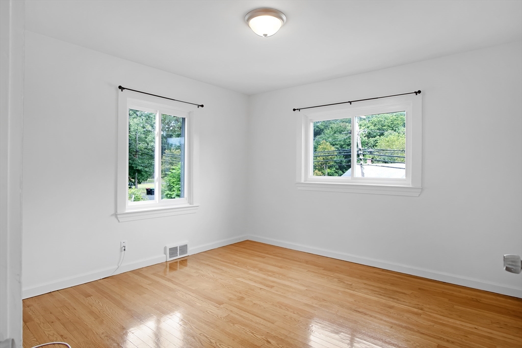 2 Rhode Island Road Lakeville, MA 02347 - Photo 9 of 27