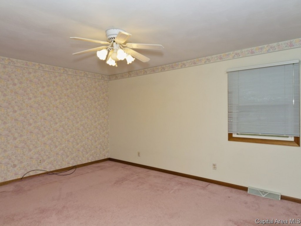 523 North Oak Hill Road Rochester, IL 62563 - Photo 12 of 13