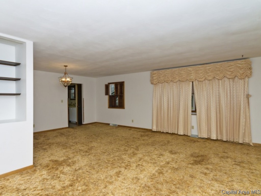 523 North Oak Hill Road Rochester, IL 62563 - Photo 6 of 13