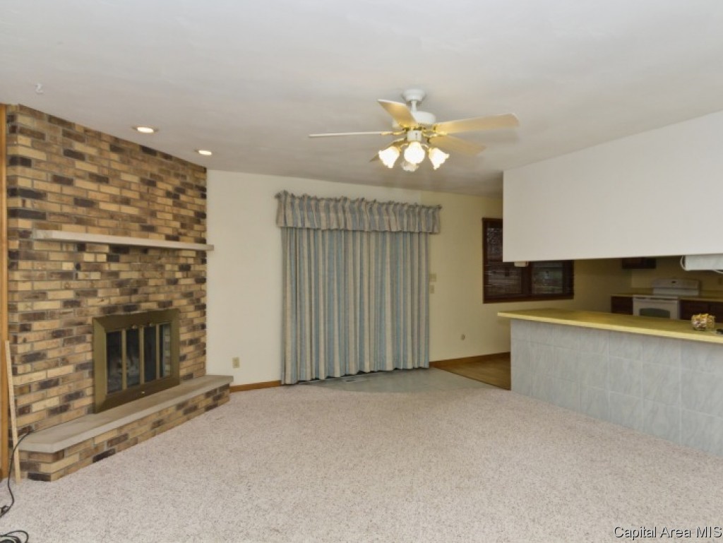 523 North Oak Hill Road Rochester, IL 62563 - Photo 7 of 13