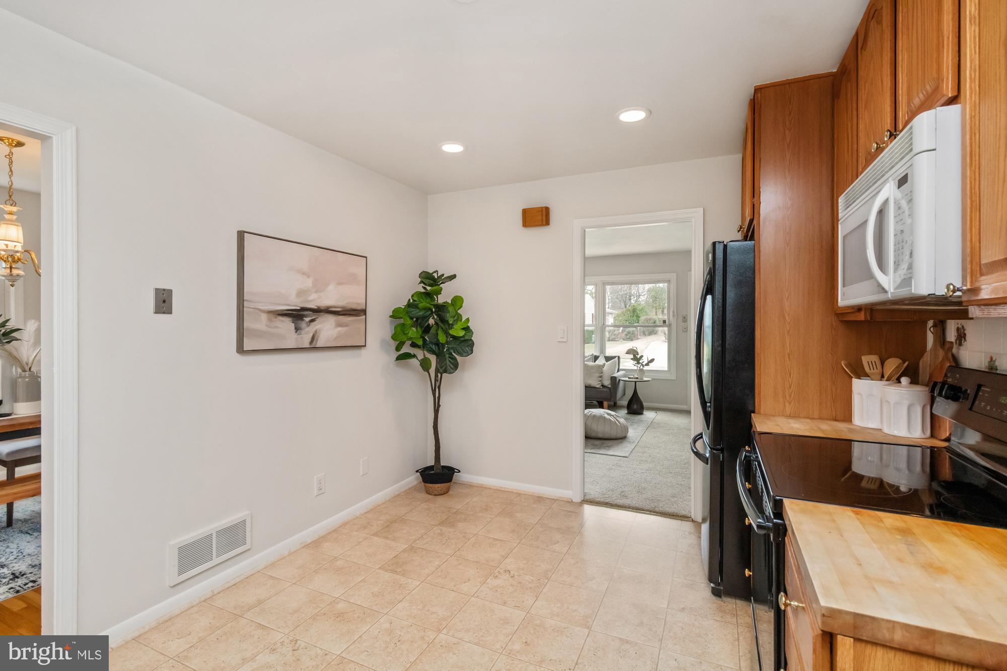 37 Haddington Road Lutherville-Timonium, MD 21093 - Photo 14 of 36 Space enough for a table in the kitchen