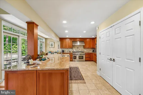 $1,490,000 | 6 Old Stage Court, Rockville, MD 20852