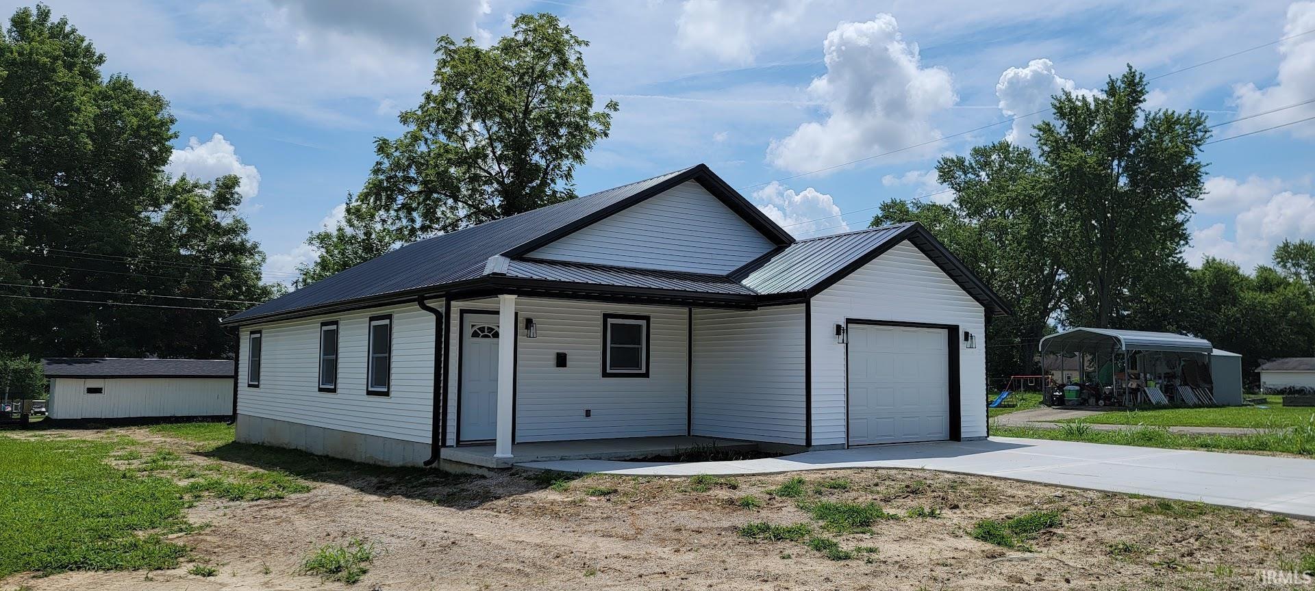 725 Indiana Street Bicknell, IN 47512 - Photo 1 of 19