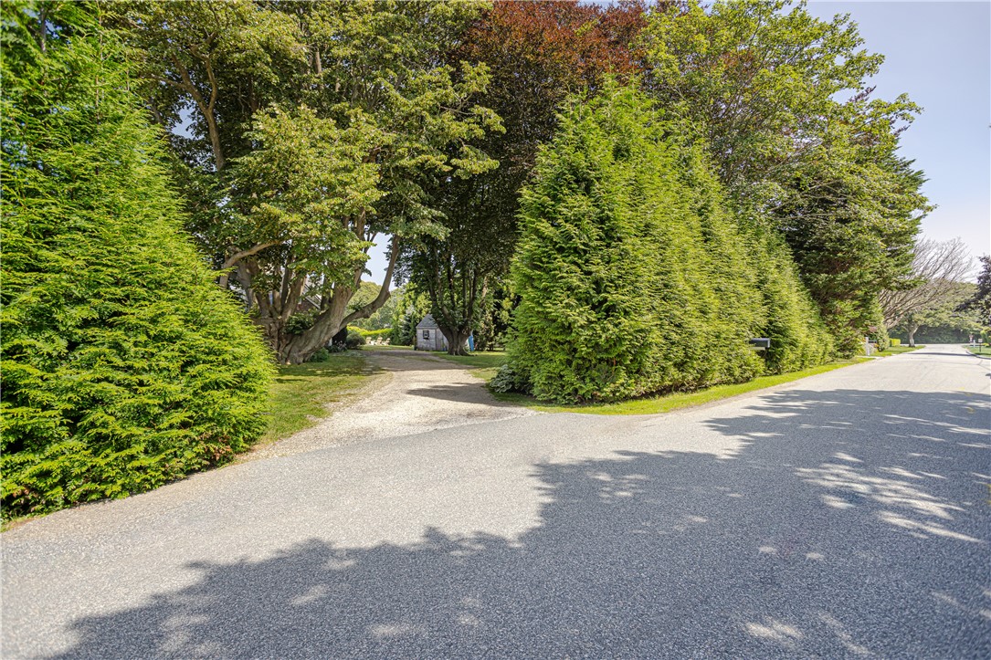 47 Kane Avenue Middletown, RI 02842 - Photo 13 of 46 Driveway