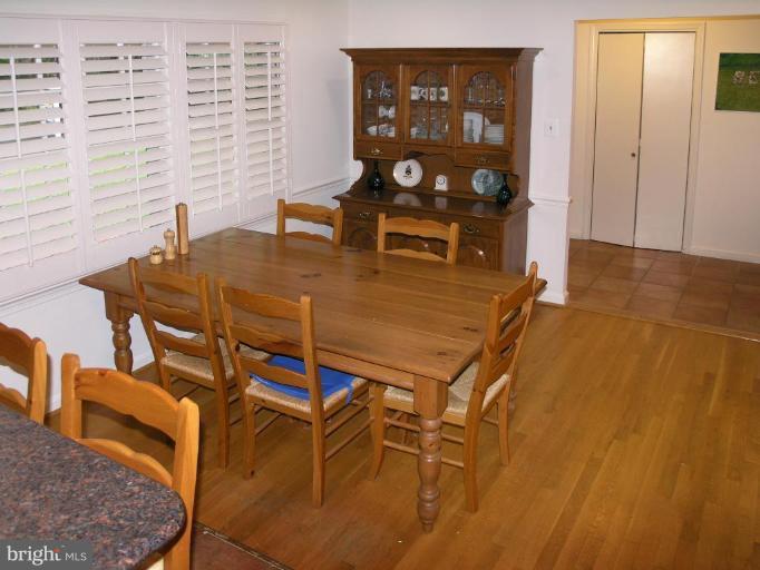 10818 Hunt Club Road Reston, VA 20190 - Photo 3 of 21 Breakfast Area