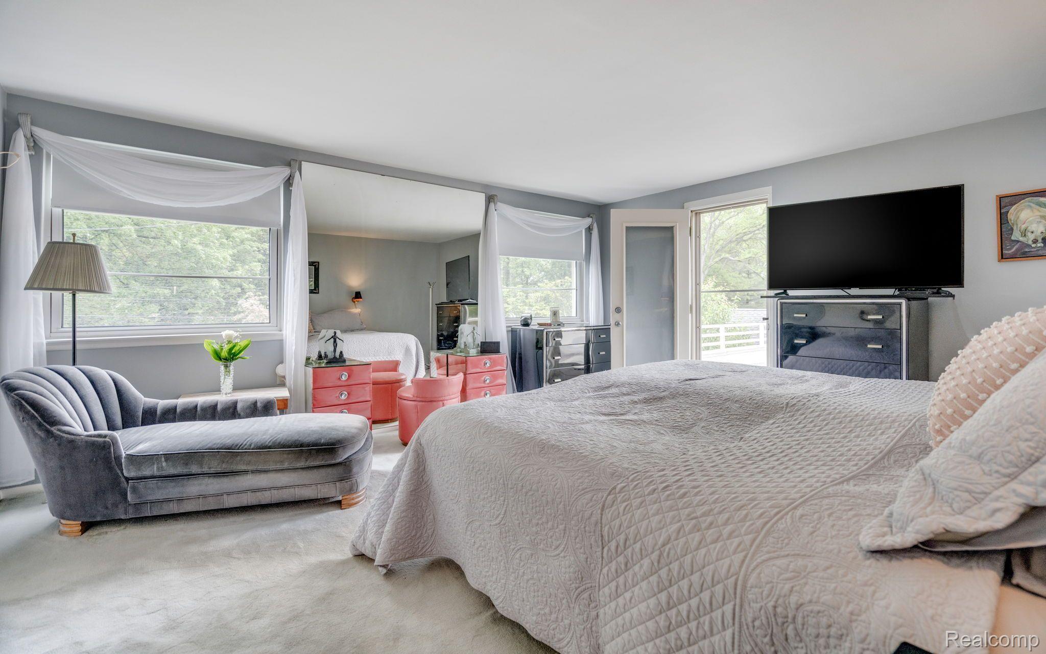 641 South Oxford Road Grosse Pointe, MI 48236 - Photo 29 of 57 Primary bedroom w/ balcony