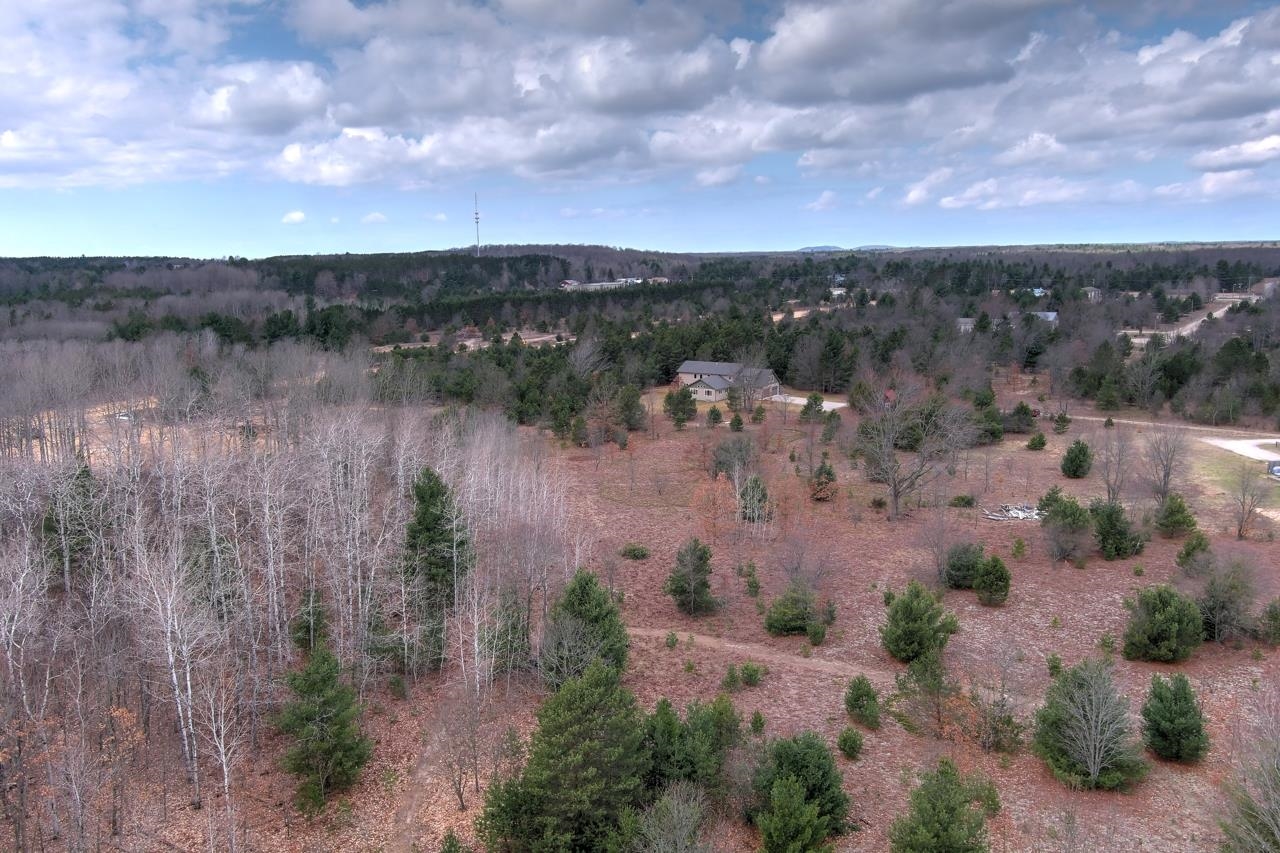 11222 Nichols Road Interlochen, MI 49643 - Photo 18 of 76 1898929-17.JPG