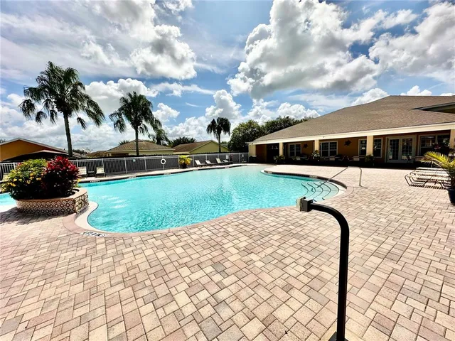 $300,000 | 12406 Northeast 50th View, Oxford, FL 34484