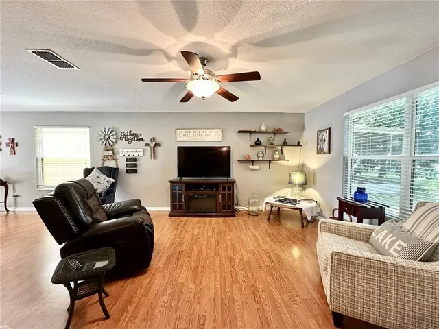 $300,000 | 12406 Northeast 50th View, Oxford, FL 34484