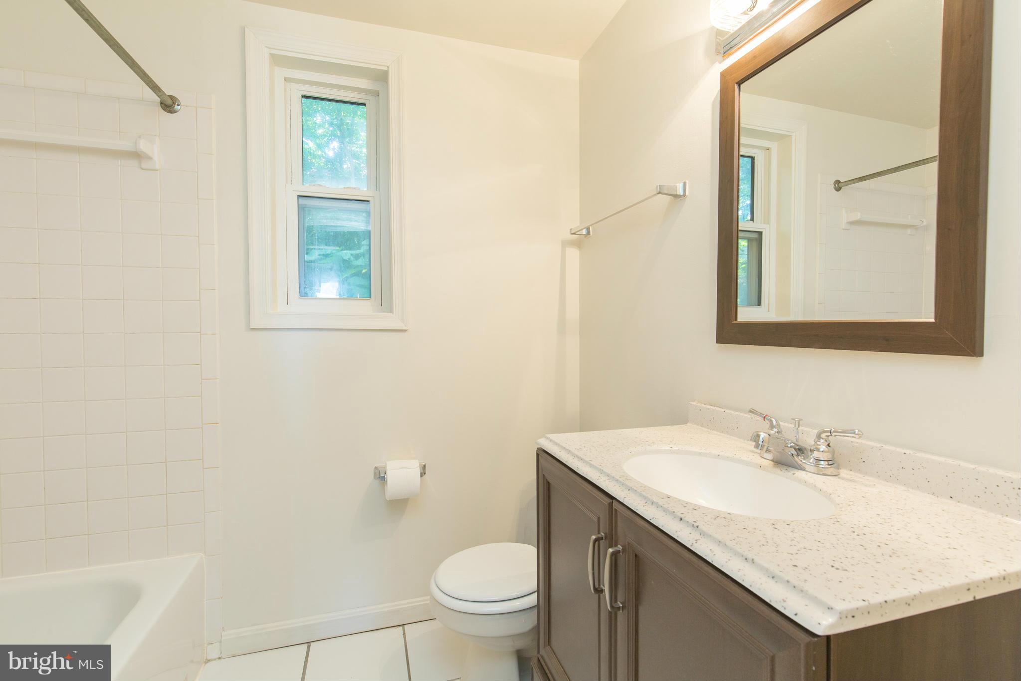 5019 Sheriff Road Northeast Washington, DC 20019 - Photo 11 of 23 Bath
