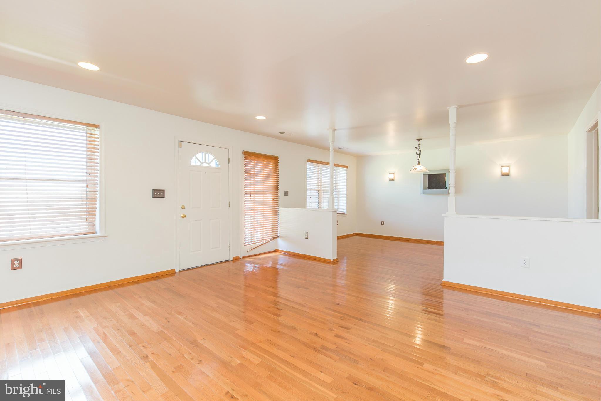 5019 Sheriff Road Northeast Washington, DC 20019 - Photo 3 of 23 Living Room