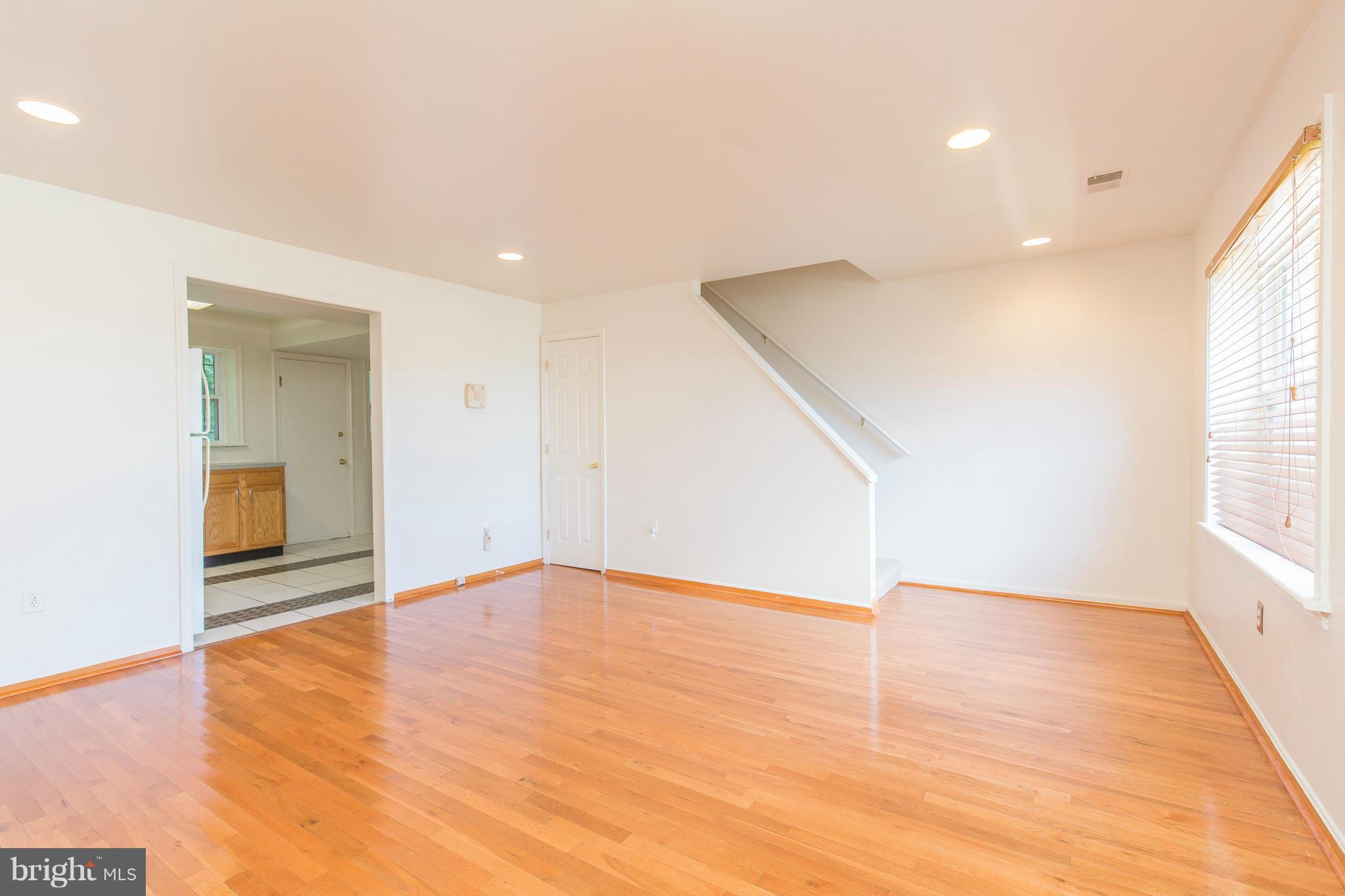 5019 Sheriff Road Northeast Washington, DC 20019 - Photo 4 of 23 Living Room