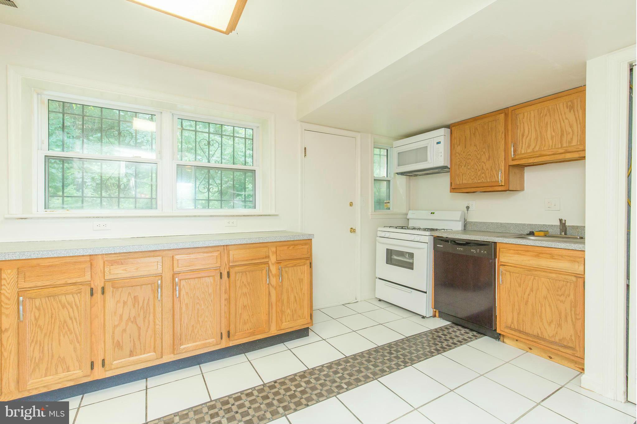 5019 Sheriff Road Northeast Washington, DC 20019 - Photo 10 of 23 Kitchen