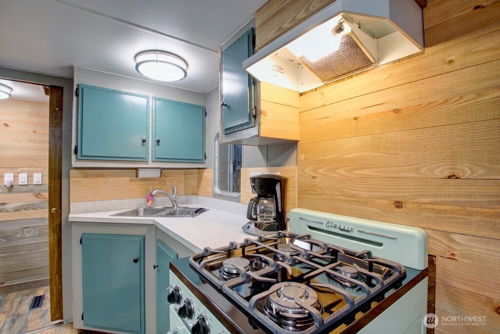 78 Goldrush Road Deming, WA 98244 - Photo 12 of 39