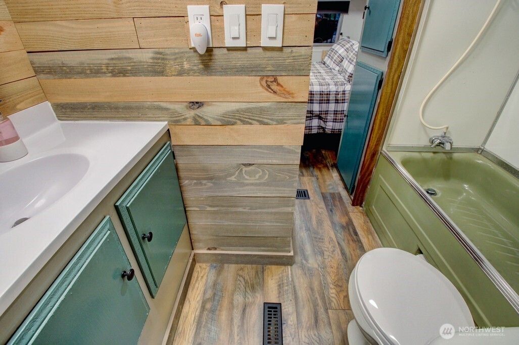 78 Goldrush Road Deming, WA 98244 - Photo 16 of 39