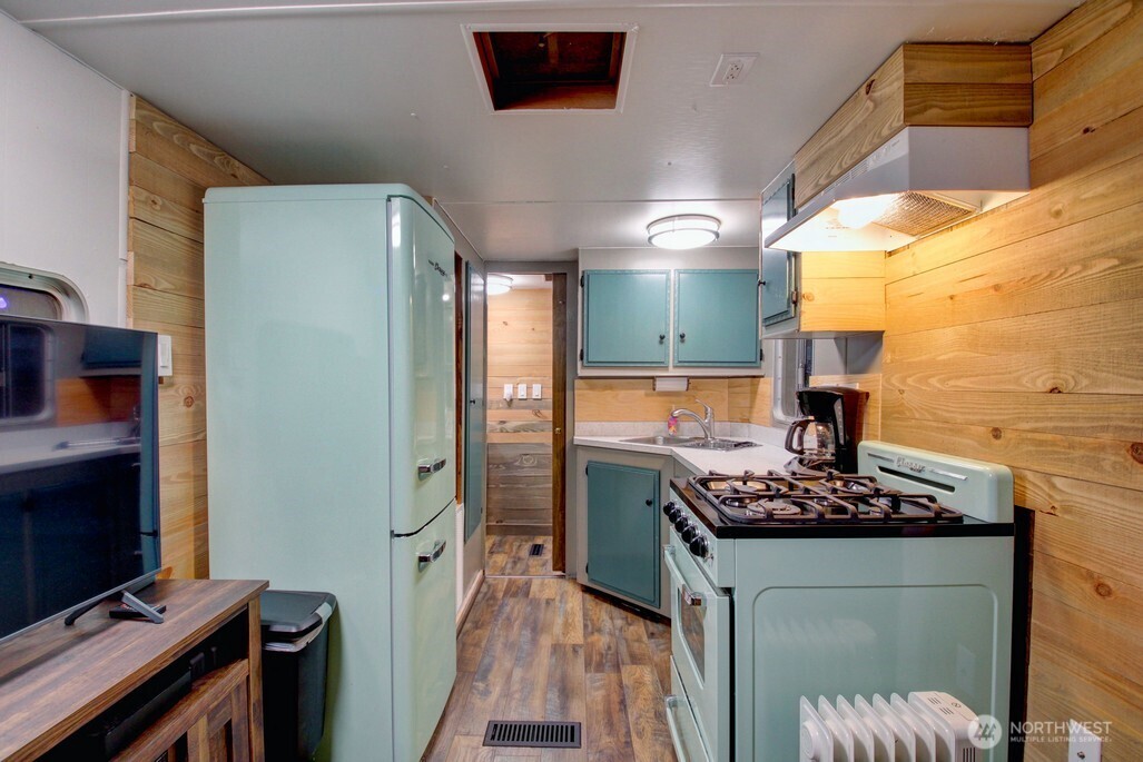 78 Goldrush Road Deming, WA 98244 - Photo 9 of 39