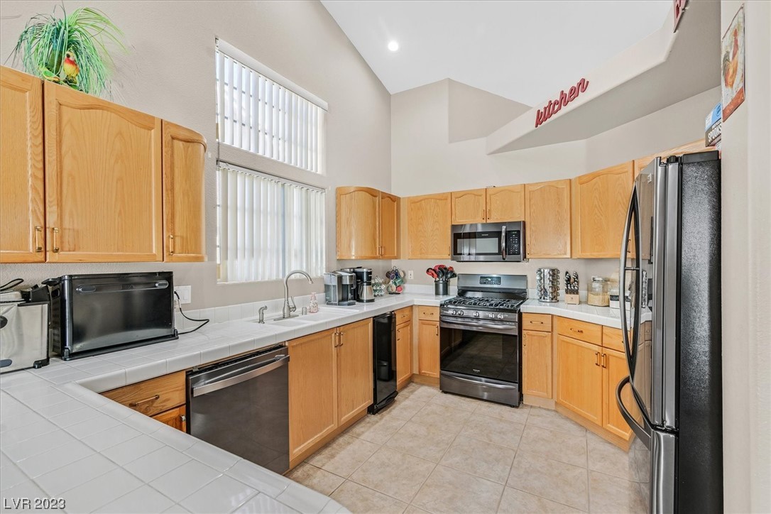 846 Coastal Beach Road Henderson, NV 89002 - Photo 16 of 30 Gallery Image 16