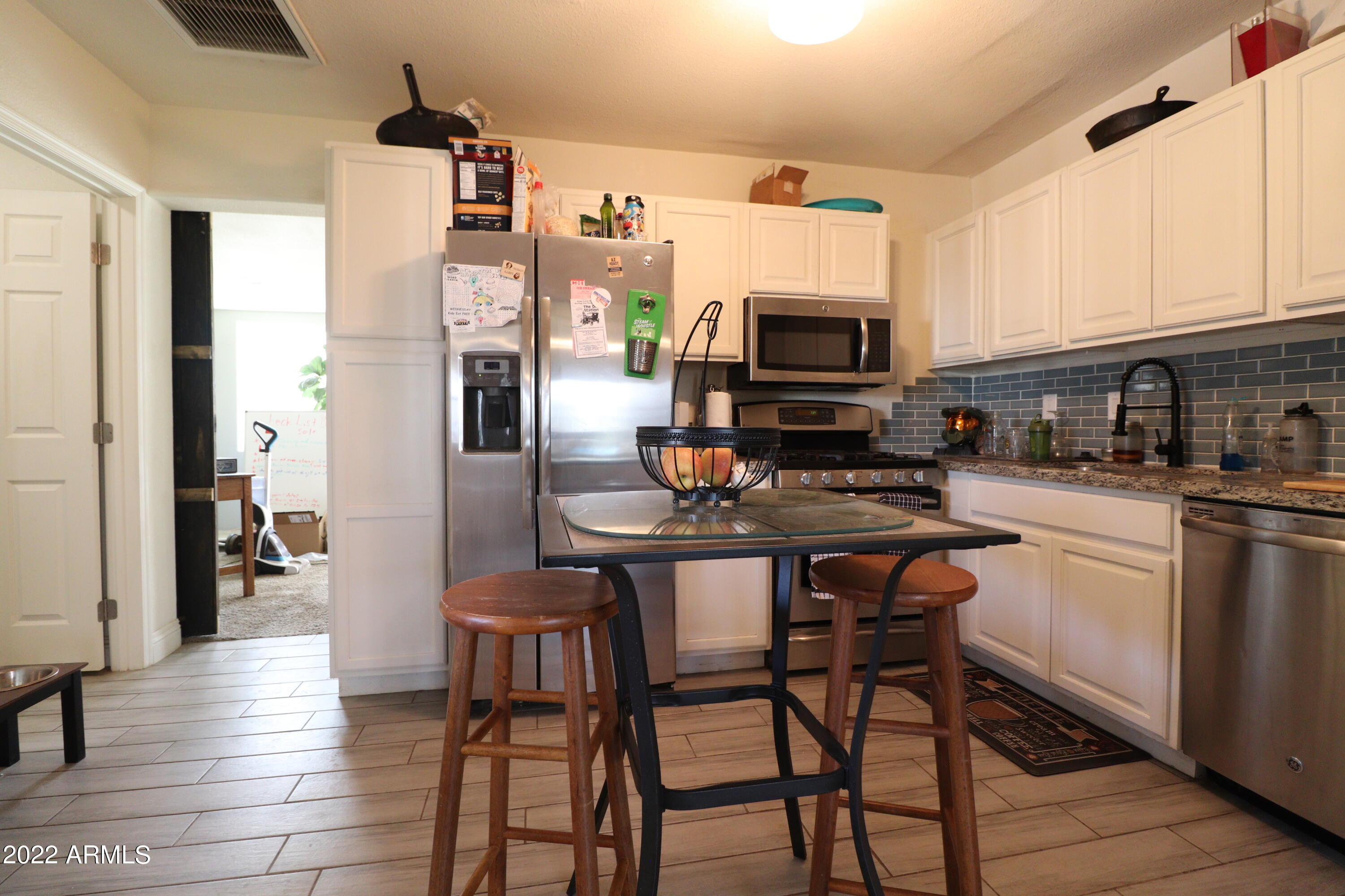 2023 West Monte Vista Road Phoenix, AZ 85009 - Photo 3 of 15 5 Kitchen 2