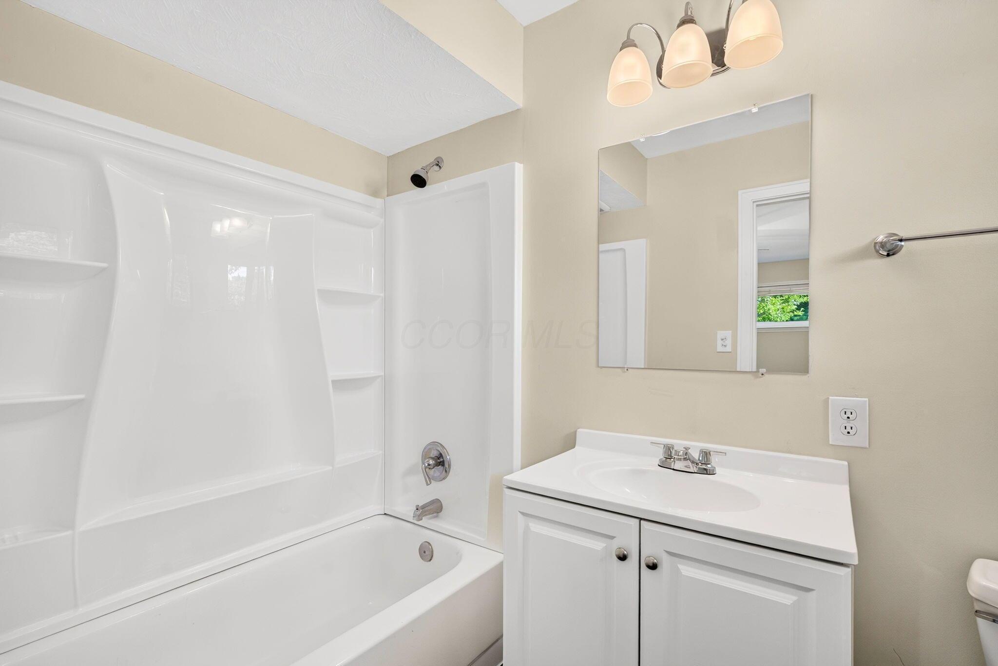 2709 Fishinger Road Columbus, OH 43221 - Photo 47 of 83 OWNERS' BATHROOM