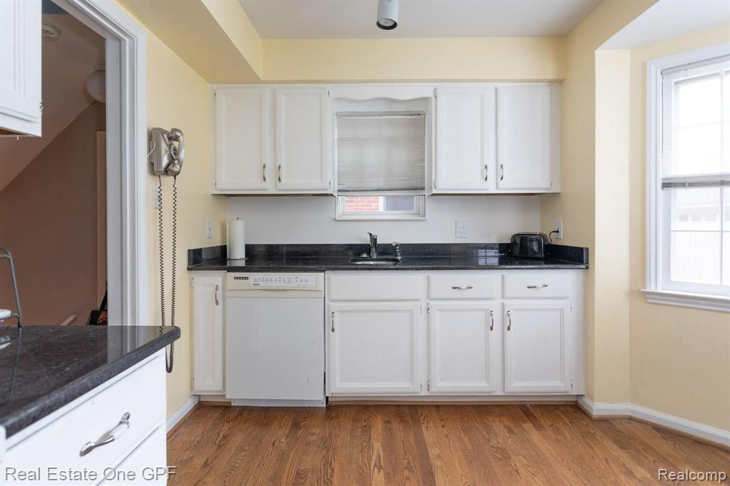 427 Moran Road Grosse Pointe Farms, MI 48236 - Photo 7 of 29