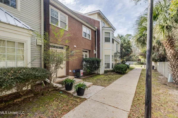 $120,000 | 928 Courthouse Road, Unit 8, Gulfport, MS 39507