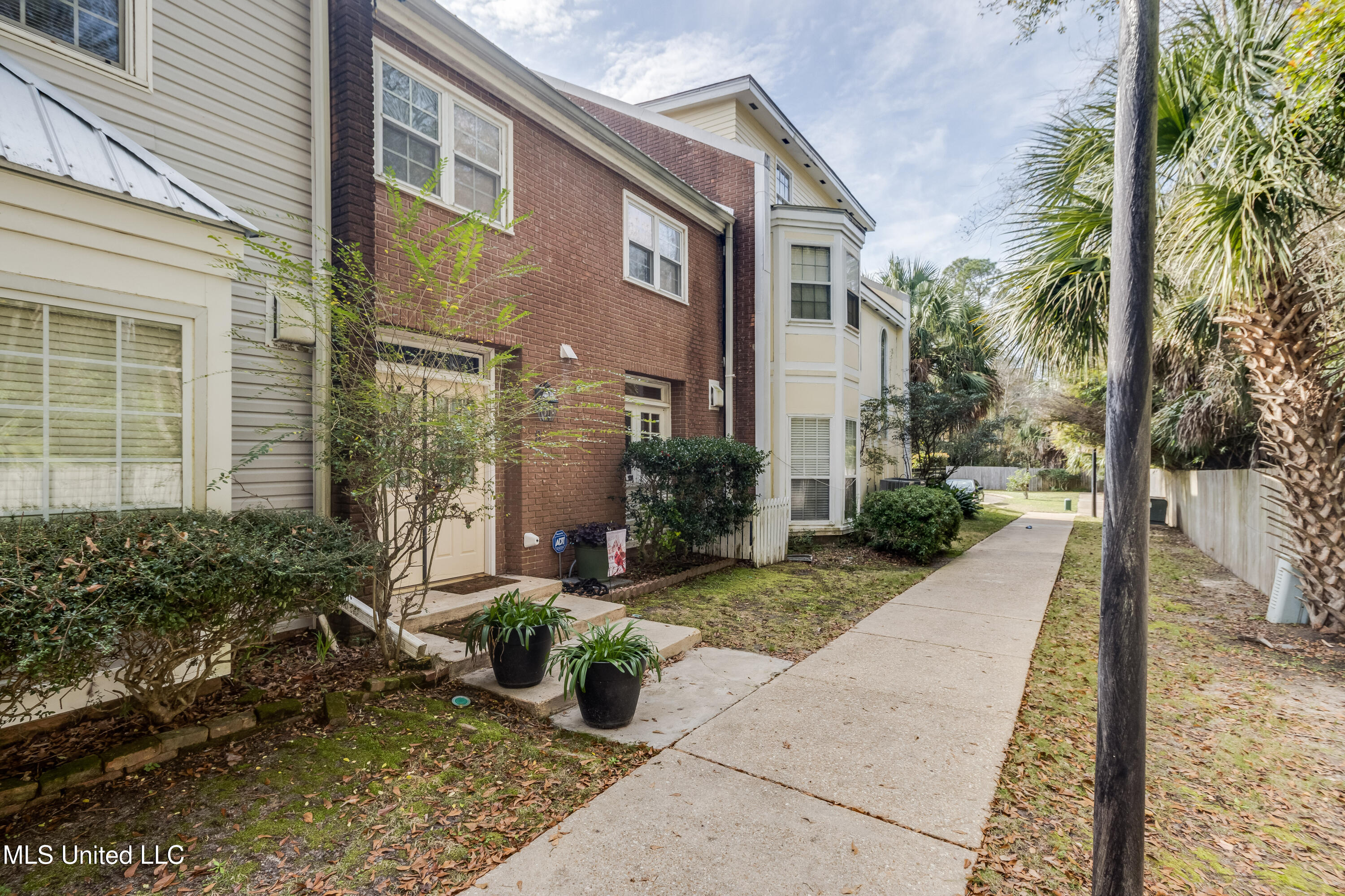 928 Courthouse Road, Unit 8 Gulfport, MS 39507 - Photo 2 of 21 IMG_5552-Edit D Bates