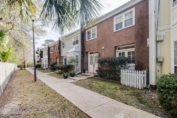 $120,000 | 928 Courthouse Road, Unit 8, Gulfport, MS 39507