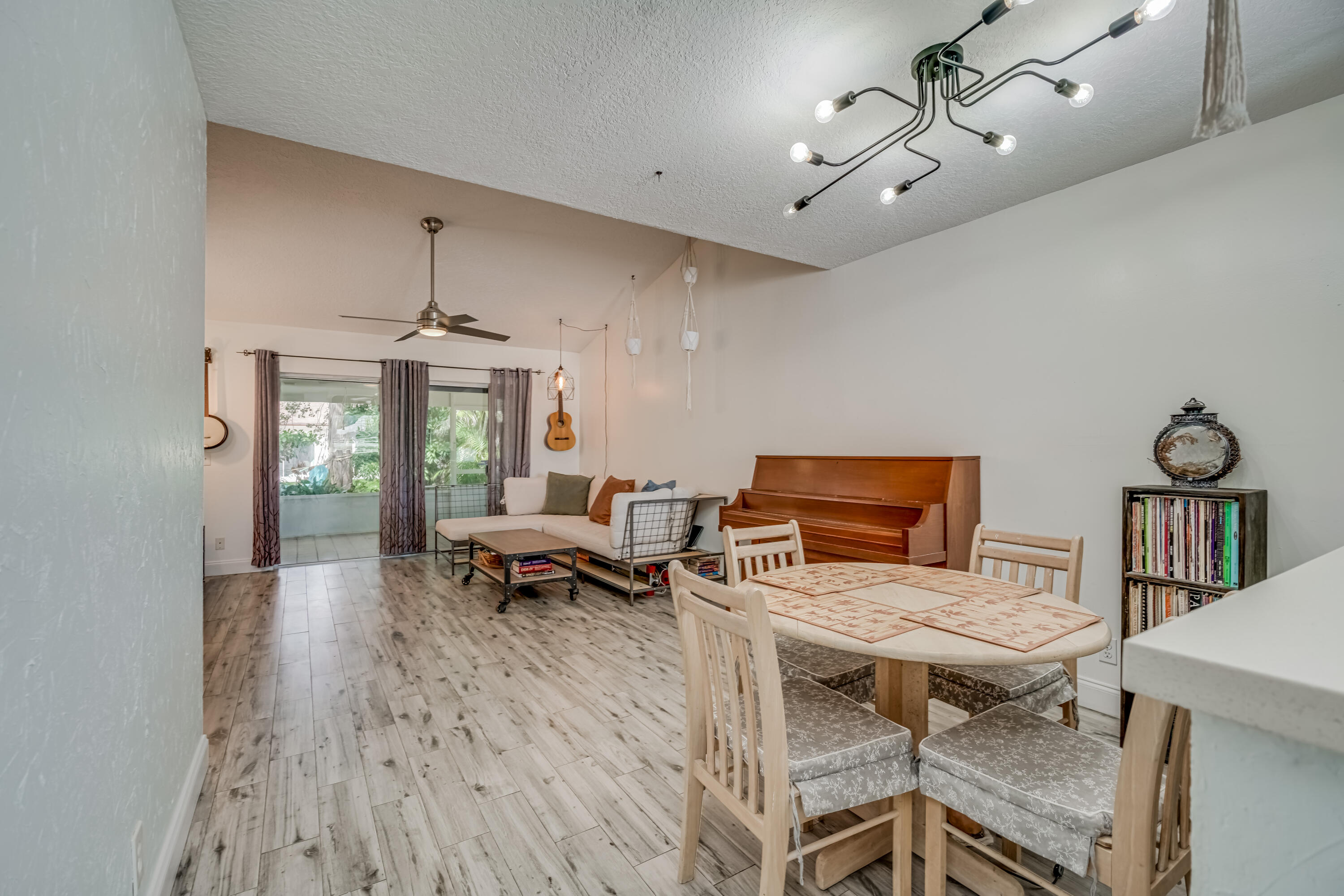 188 Pinewood Court Jupiter, FL 33458 - Photo 3 of 28 188 Pinewood Court_Jupiter Village-12