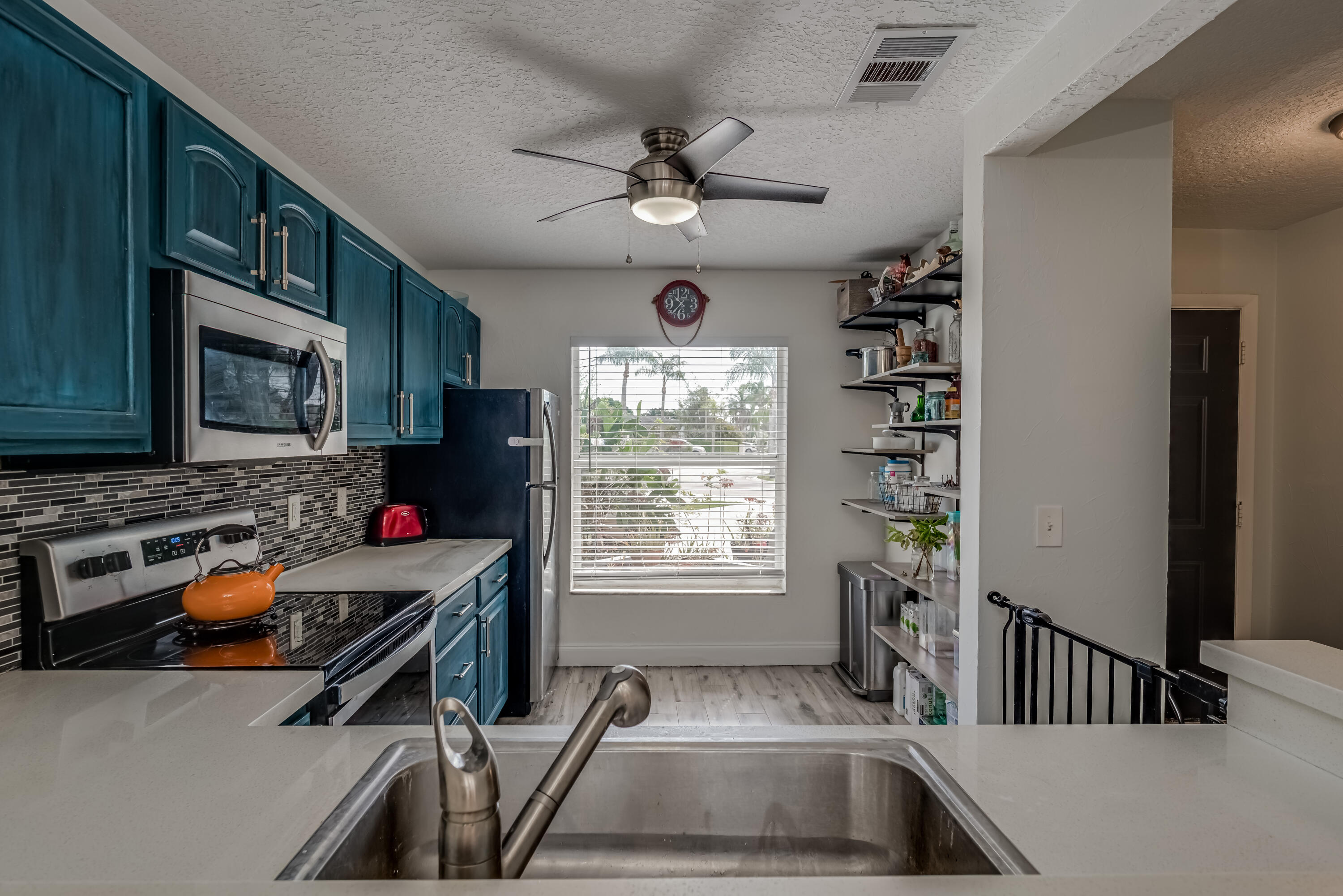 188 Pinewood Court Jupiter, FL 33458 - Photo 9 of 28 188 Pinewood Court_Jupiter Village-14