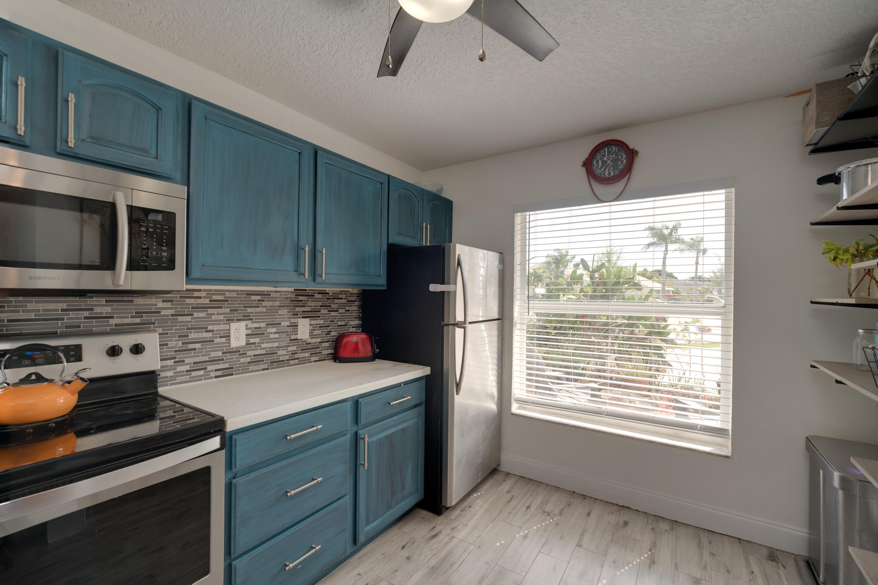 188 Pinewood Court Jupiter, FL 33458 - Photo 10 of 28 188 Pinewood Court_Jupiter Village-17