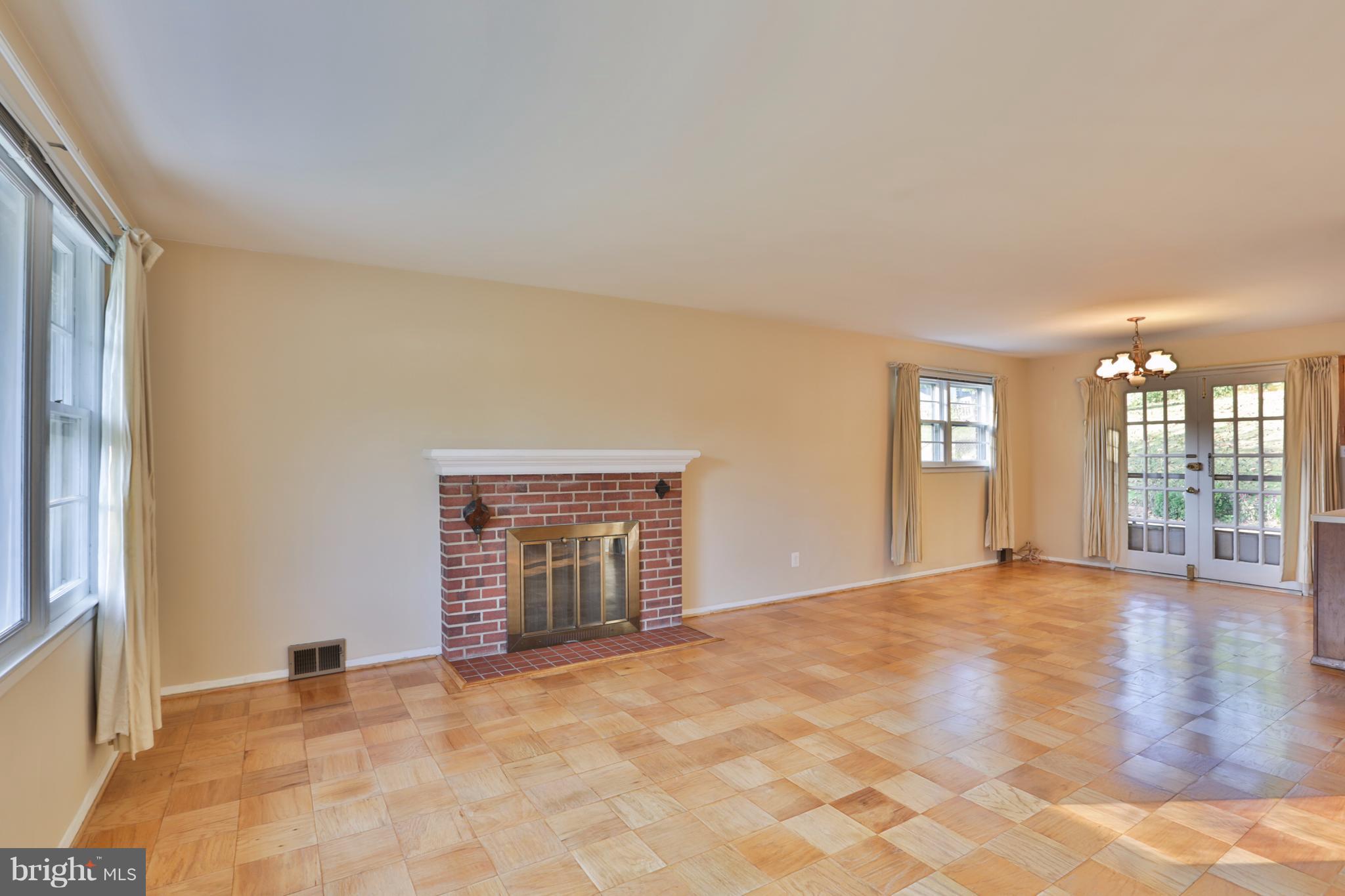 5928 Atteentee Road Springfield, VA 22150 - Photo 3 of 12 Living Room
