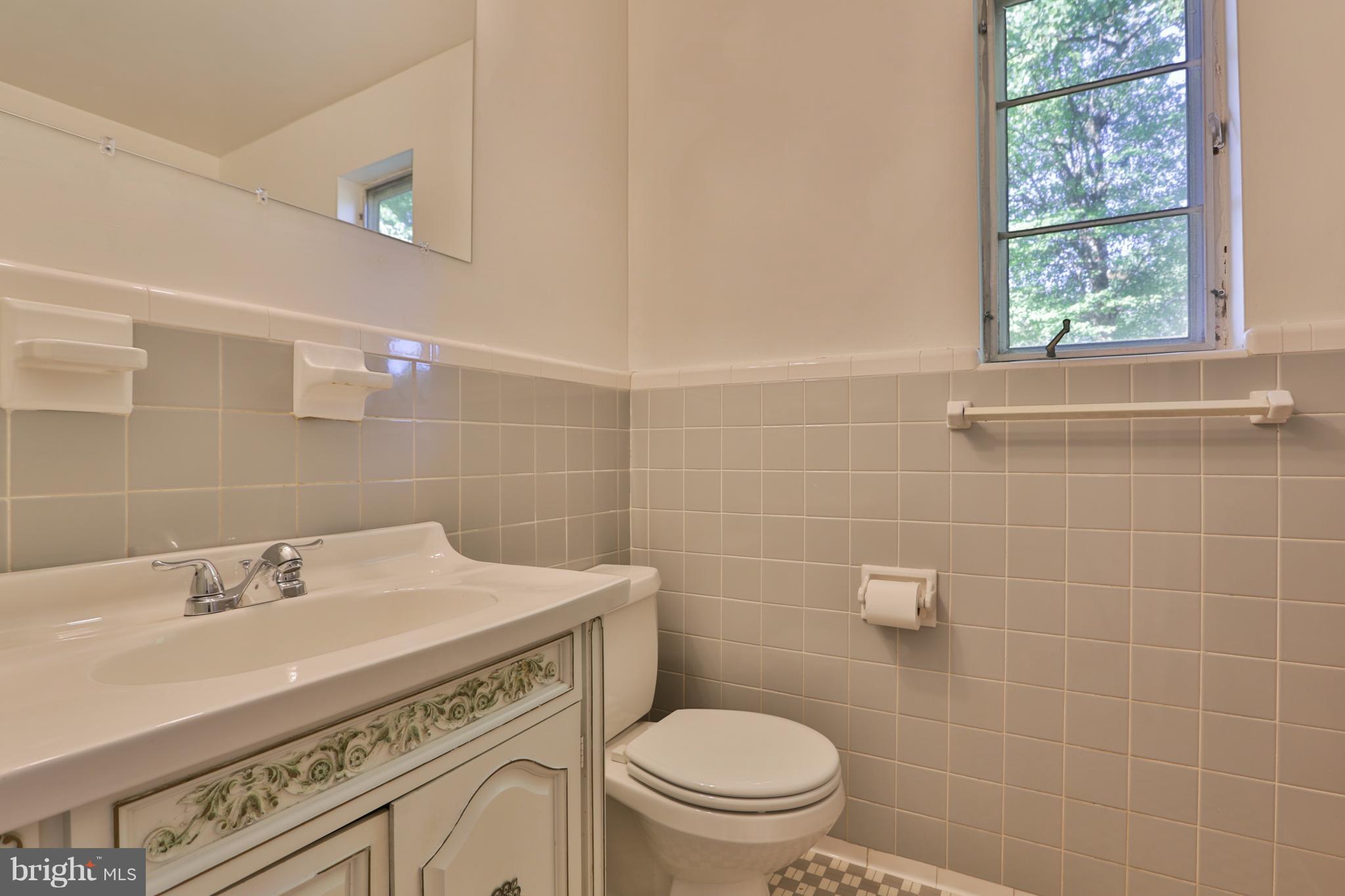 5928 Atteentee Road Springfield, VA 22150 - Photo 8 of 12 Bath