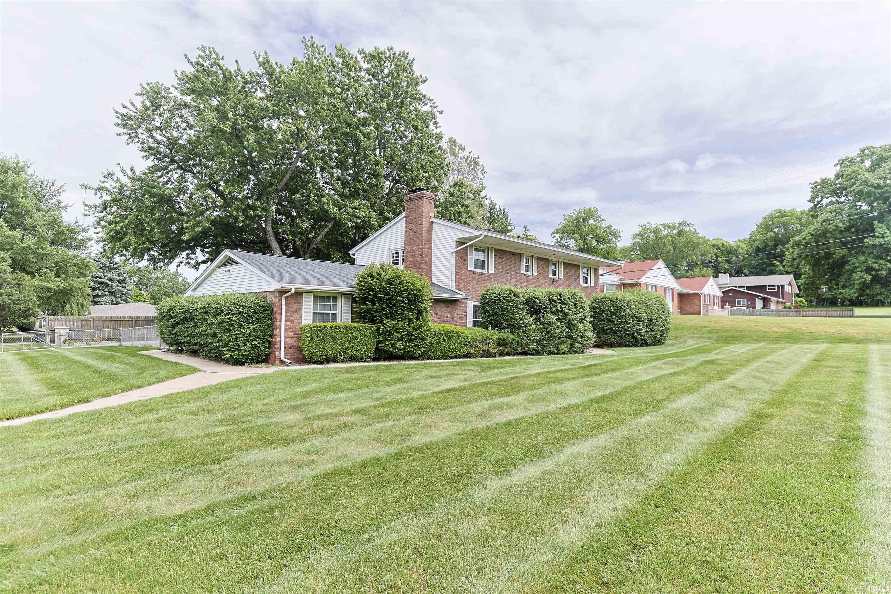 5402 Miami Road South Bend, IN 46614 - Photo 2 of 34