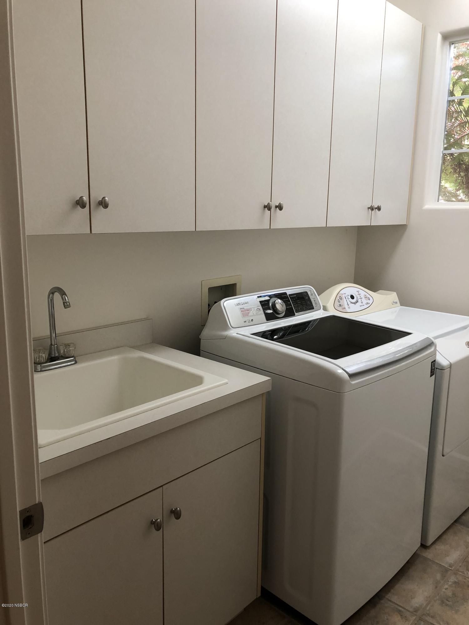 1602 Jonathan Place Santa Maria, CA 93454 - Photo 12 of 20 Laundry pic