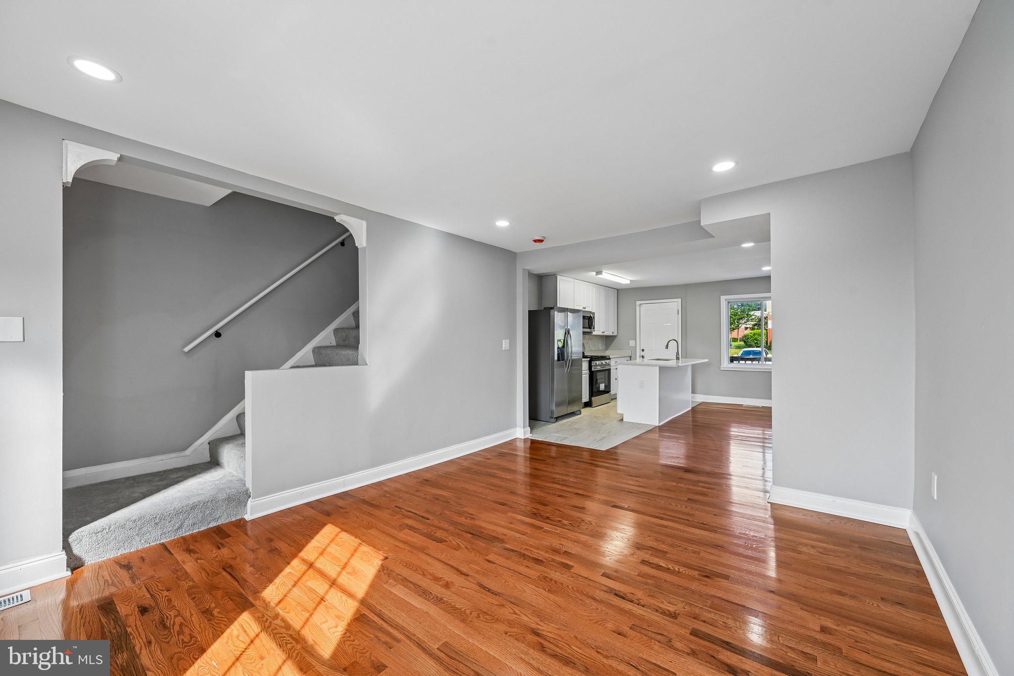 628 Roundview Road Baltimore, MD 21225 - Photo 7 of 43