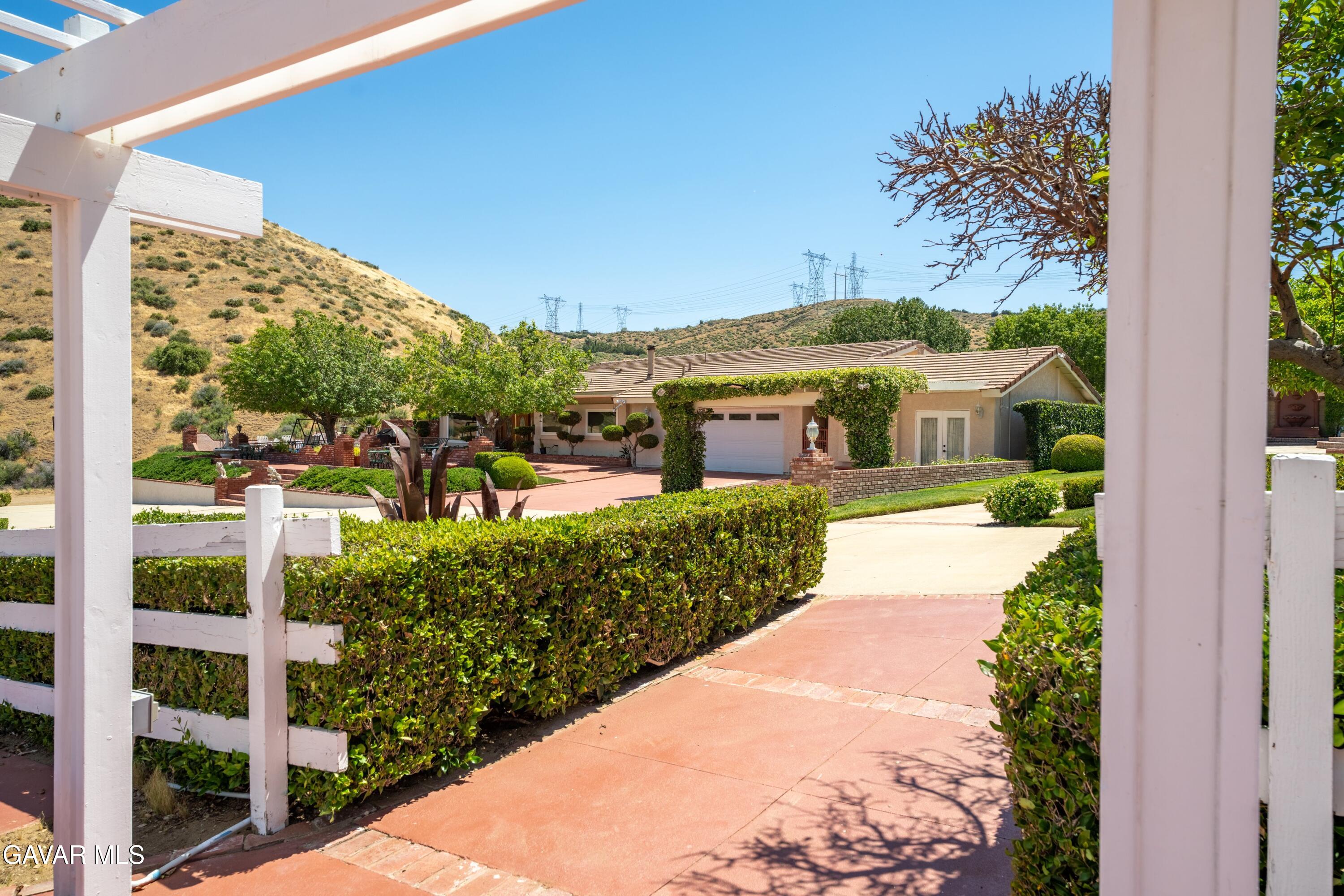 5801 Hacienda Ranch Road Palmdale, CA 93551 - Photo 44 of 69 a view of a house with a yard