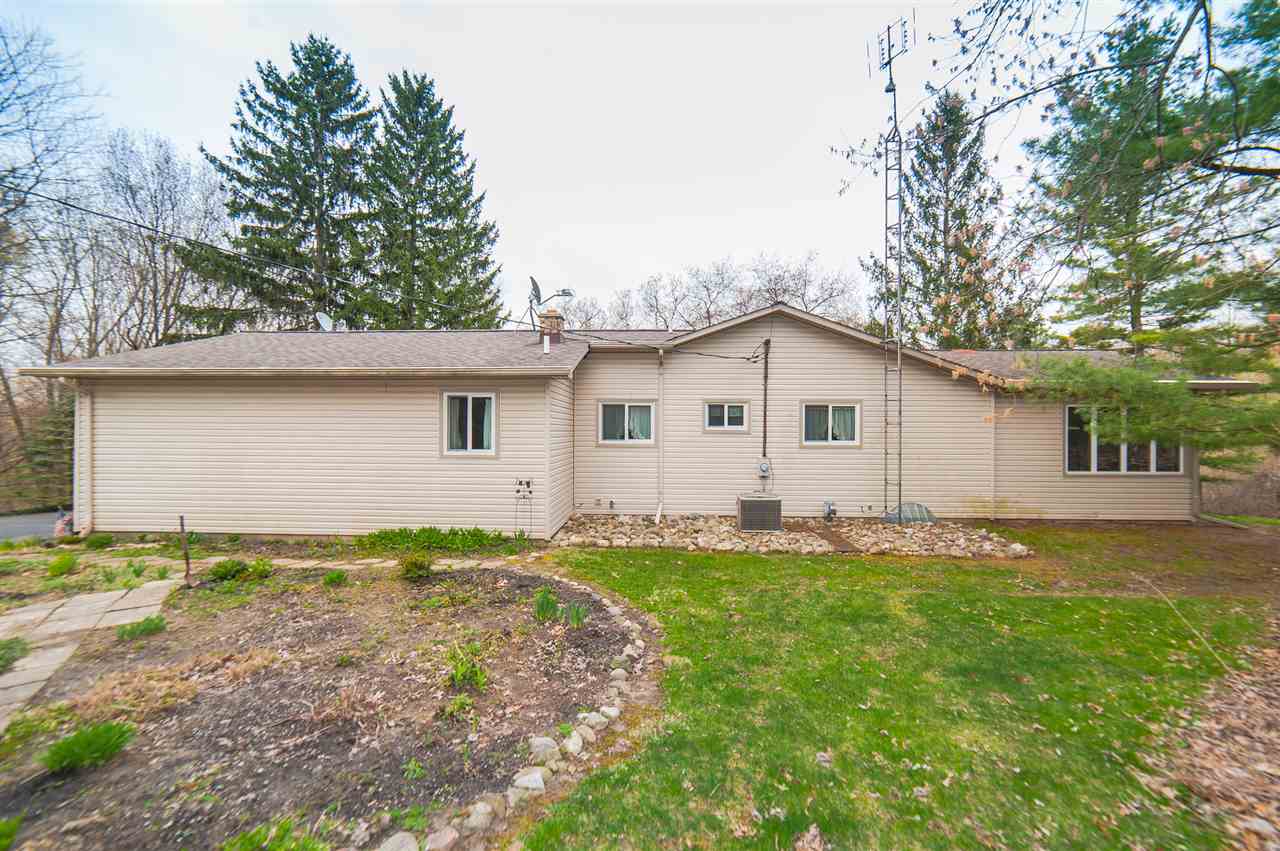 5025 Genesee Road Lapeer, MI 48446 - Photo 12 of 42 31379447-11.JPG