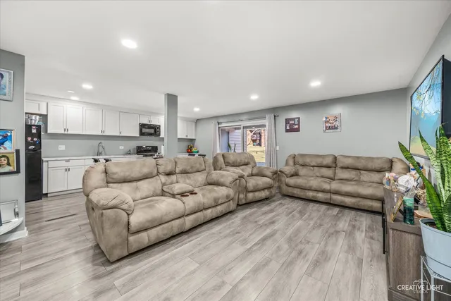 $220,000 | 950 Jefferson Avenue, Unit B, Elgin, IL 60120