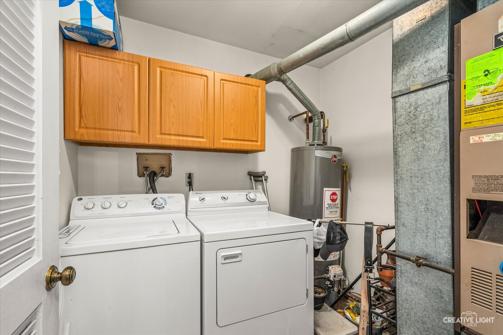 950 Jefferson Avenue, Unit B Elgin, IL 60120 - Photo 9 of 10 a utility room with dryer and washer