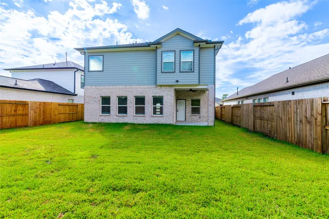 a view of a house with backyard and garden