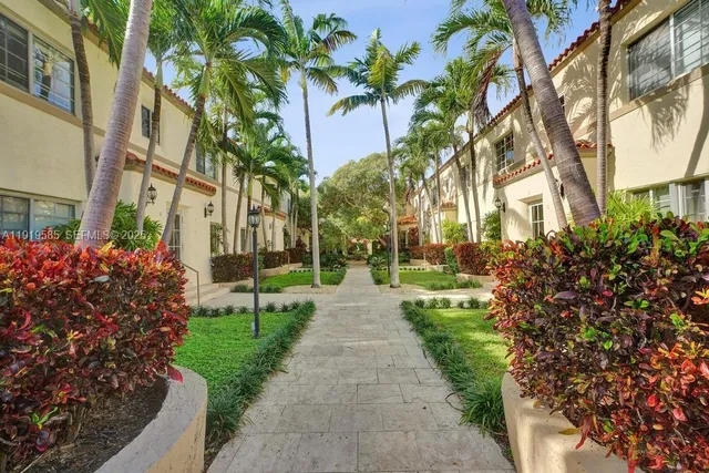 $725,000 | 1512 Pennsylvania Avenue, Unit 2C, Miami Beach, FL 33139