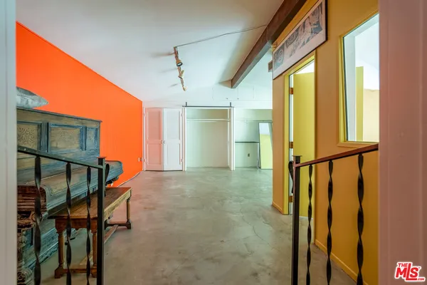 $10,000 | 2524 Laurel Pass Avenue, Los Angeles, CA 90046