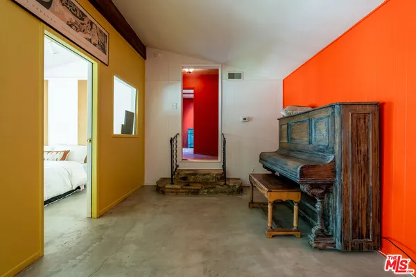 $10,000 | 2524 Laurel Pass Avenue, Los Angeles, CA 90046