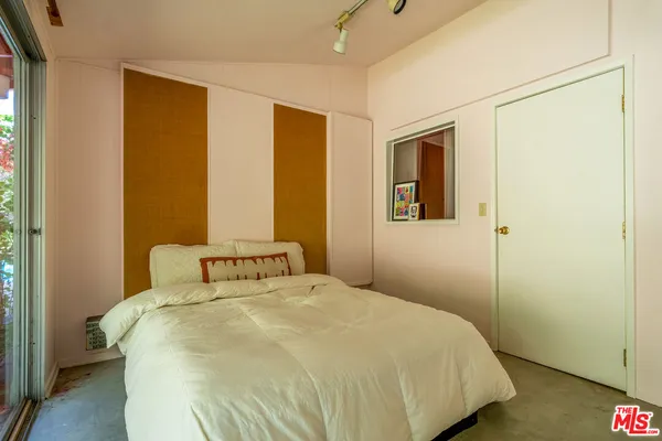 $10,000 | 2524 Laurel Pass Avenue, Los Angeles, CA 90046