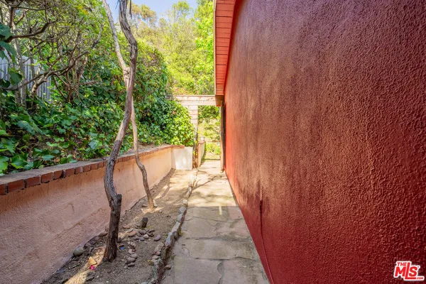 $10,000 | 2524 Laurel Pass Avenue, Los Angeles, CA 90046